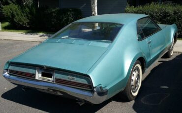 Oldsmobile-toronado-1966-green-2