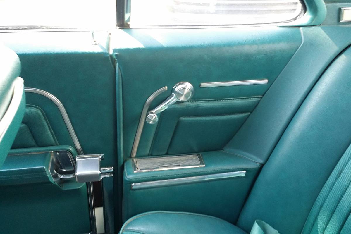 Oldsmobile-toronado-1966-green-5