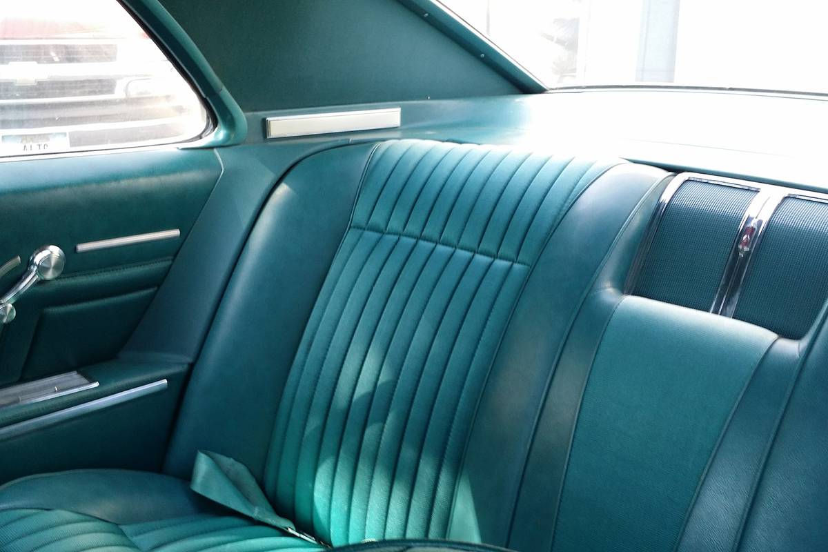 Oldsmobile-toronado-1966-green-6