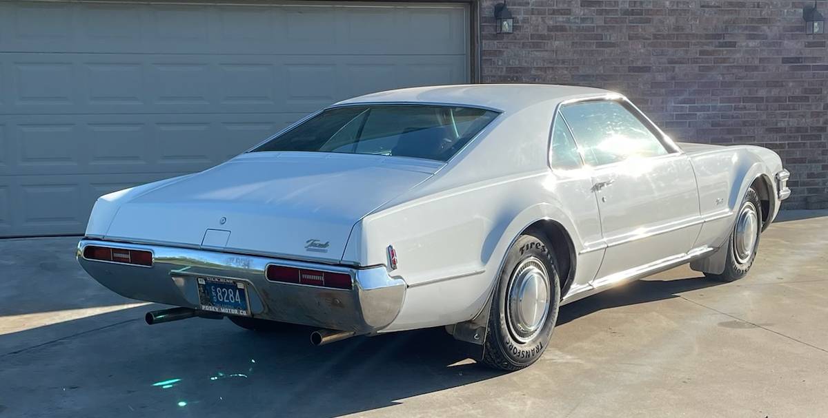 Oldsmobile-toronado-1969-3