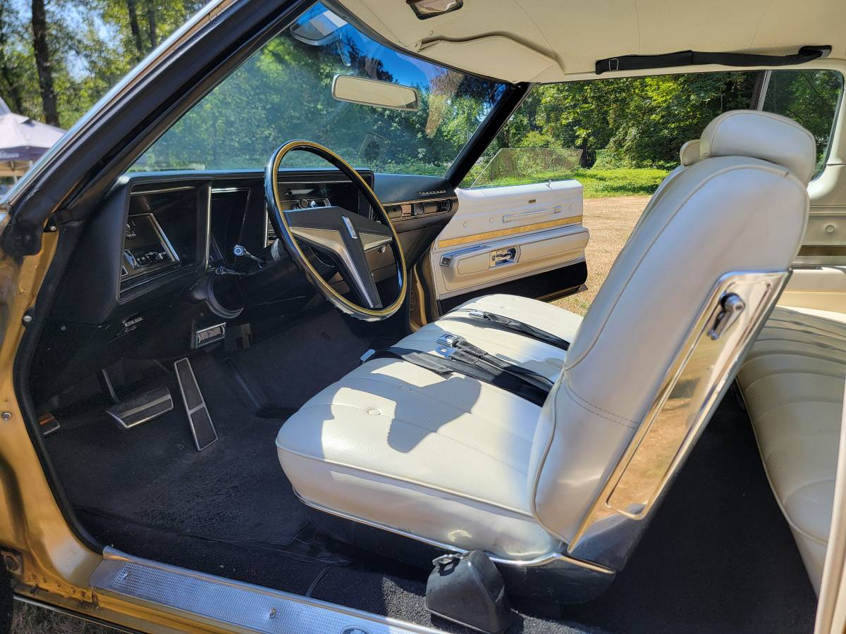 Oldsmobile-toronado-1971-10