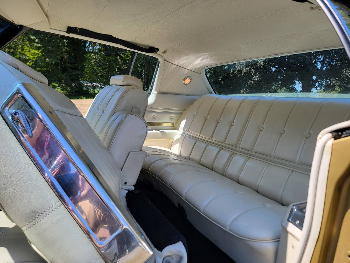 Oldsmobile-toronado-1971-11