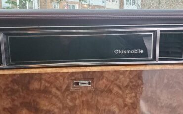 Oldsmobile-toronado-1985-9
