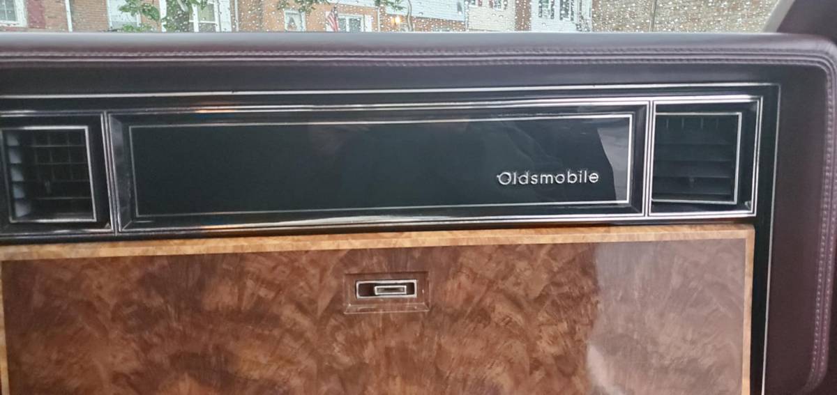 Oldsmobile-toronado-1985-9