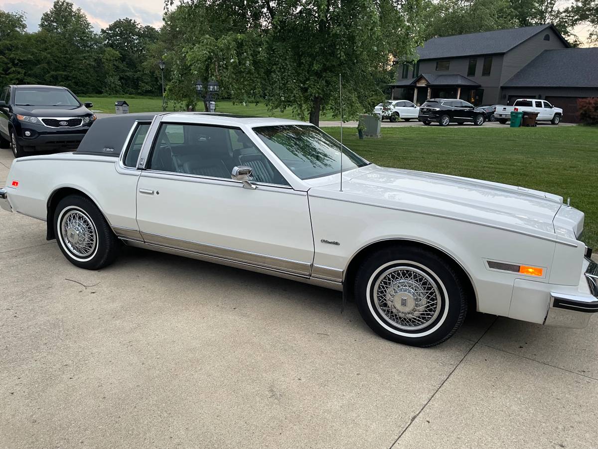 Oldsmobile-toronado-1985-white-1