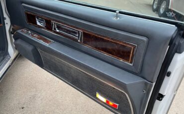 Oldsmobile-toronado-1985-white-10