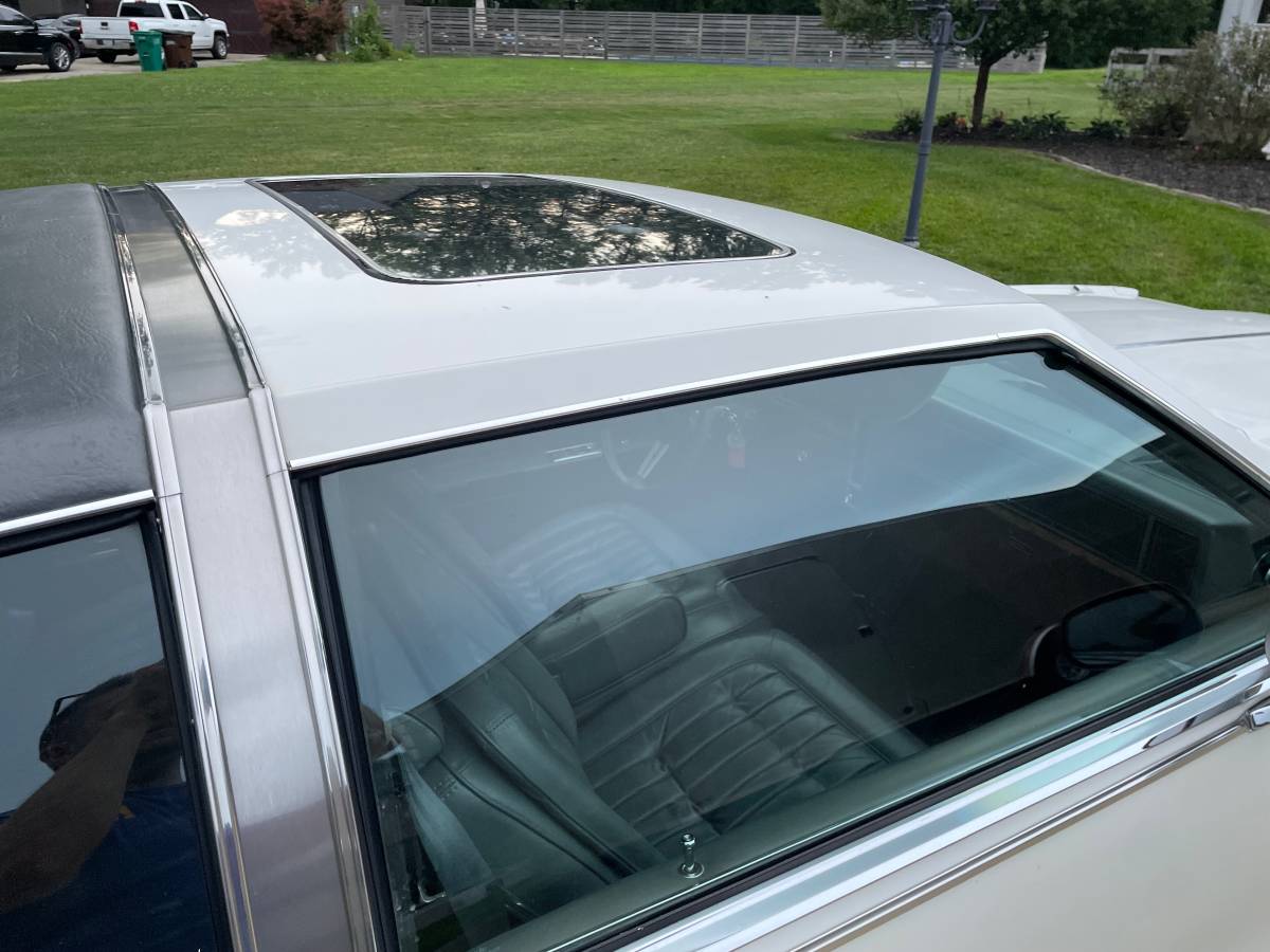 Oldsmobile-toronado-1985-white-11