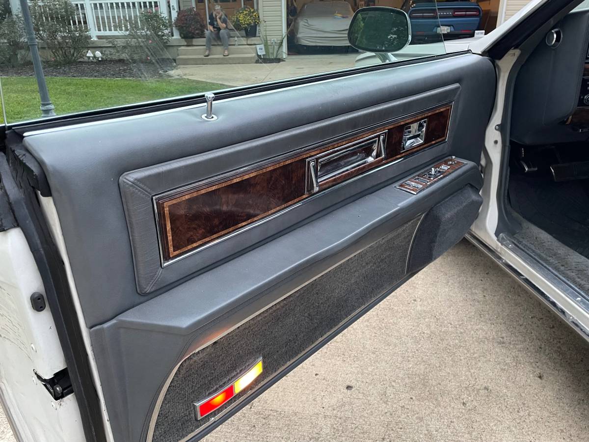 Oldsmobile-toronado-1985-white-7