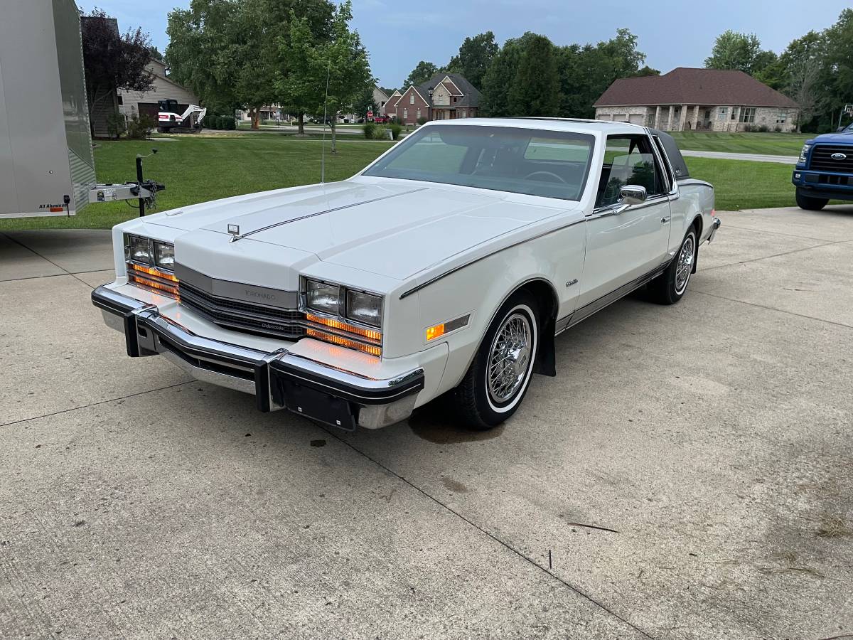 Oldsmobile-toronado-1985-white