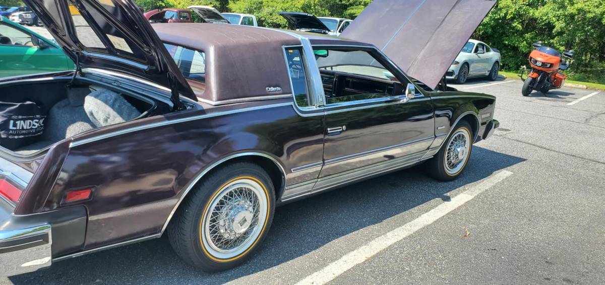 Oldsmobile-toronado-1985