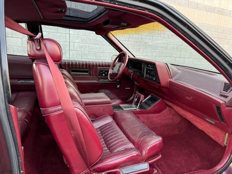 Oldsmobile-toronado-1989-purple-17