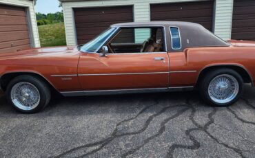 Oldsmobile-toronado-brougham-1975-brown