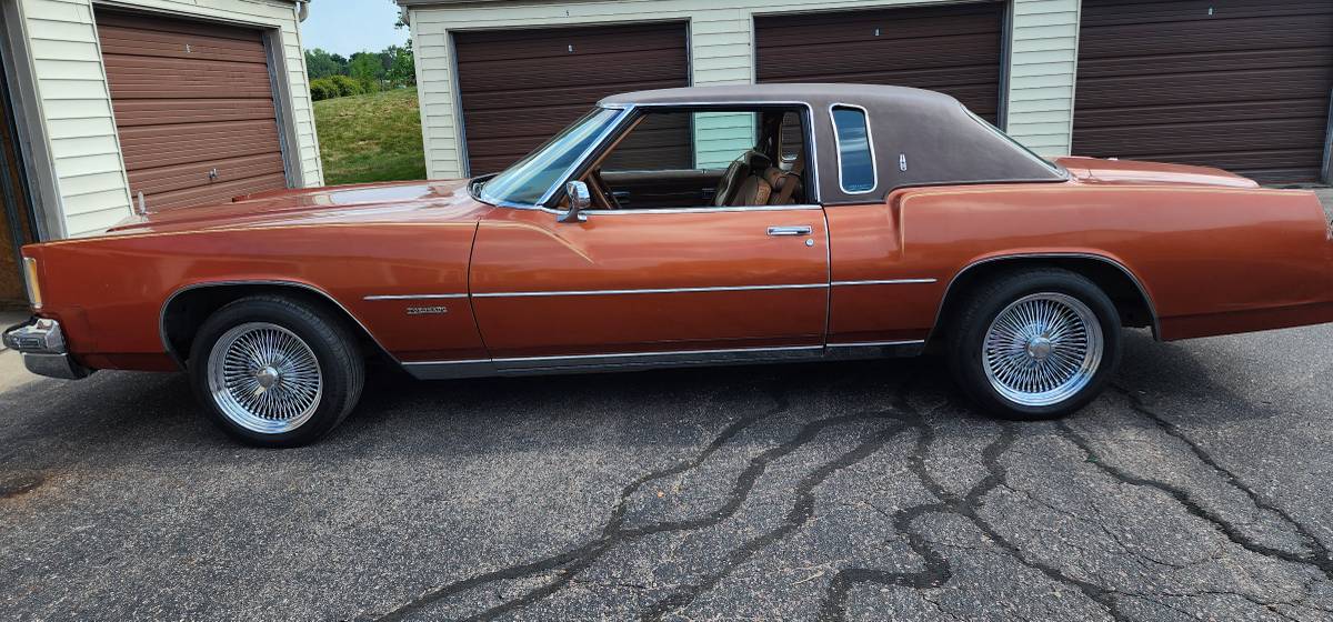 Oldsmobile-toronado-brougham-1975-brown
