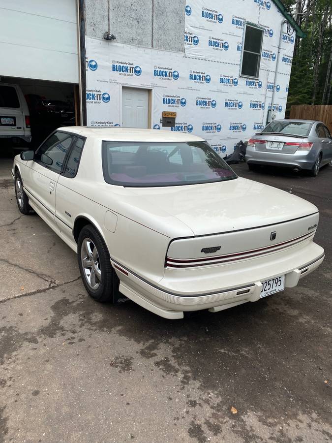 Oldsmobile-toronado-trofeo-1992-white-4