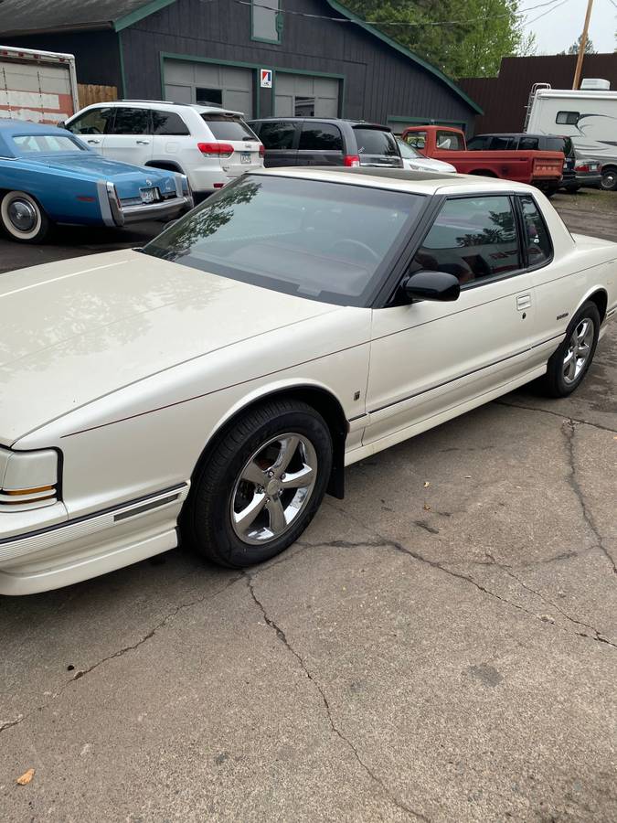 Oldsmobile-toronado-trofeo-1992-white
