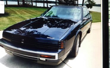 Oldsmobile-trofeo-1988-blue-19