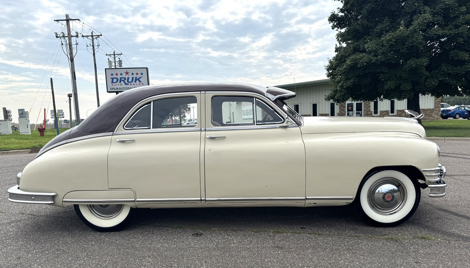 Packard-Deluxe-1948-Sedan-1