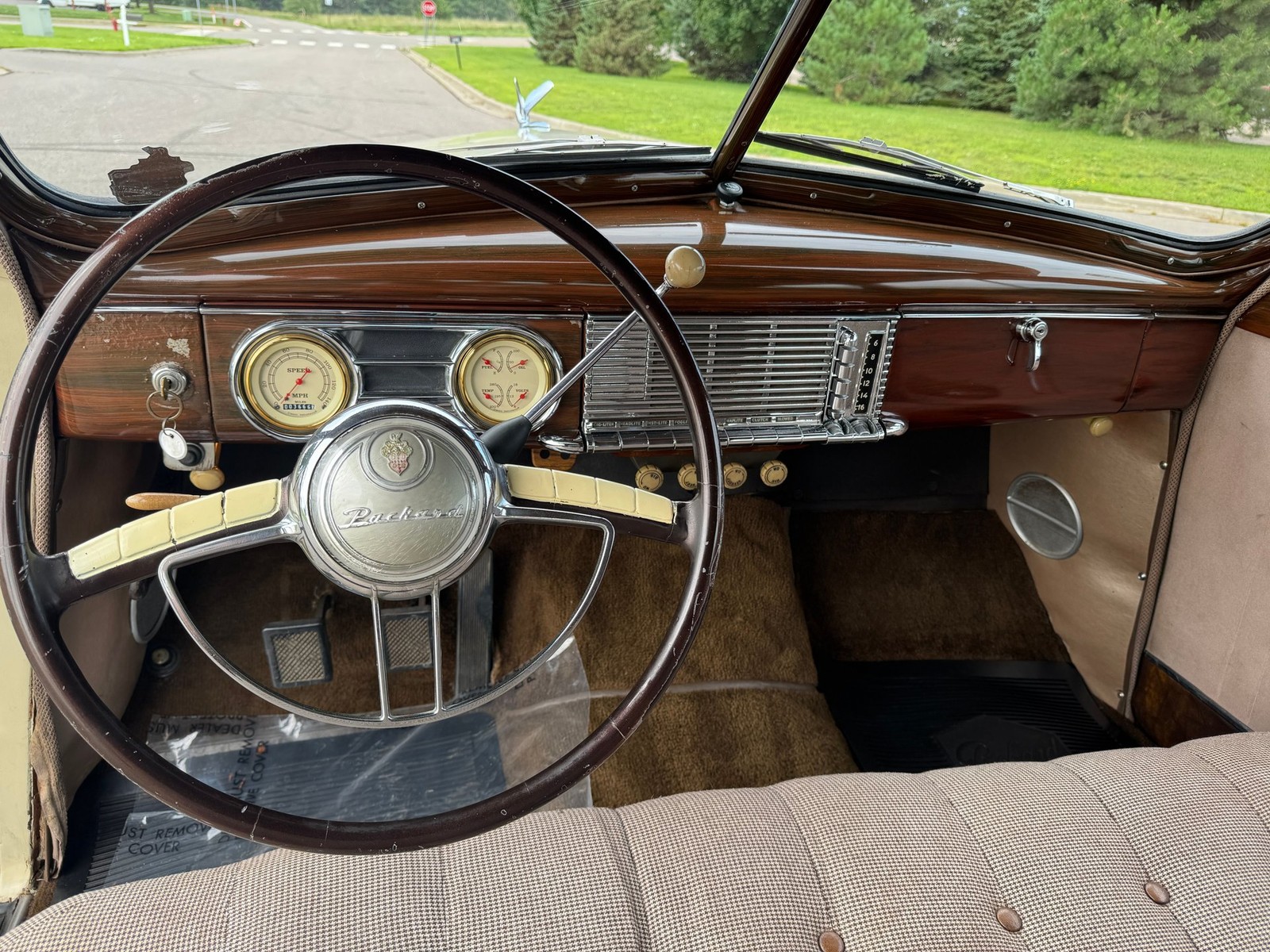 Packard-Deluxe-1948-Sedan-10
