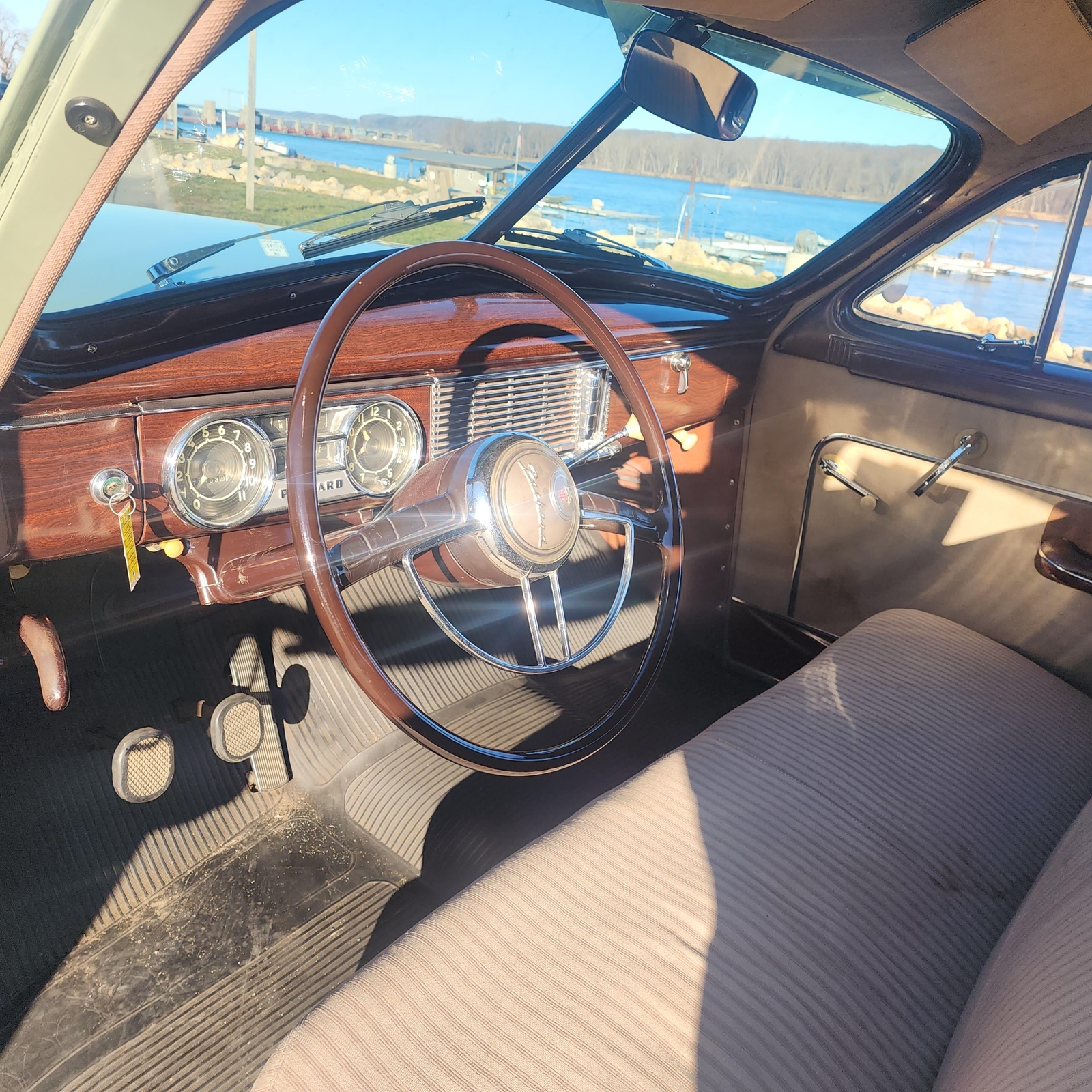 Packard-Eight-1950-4-Door-25
