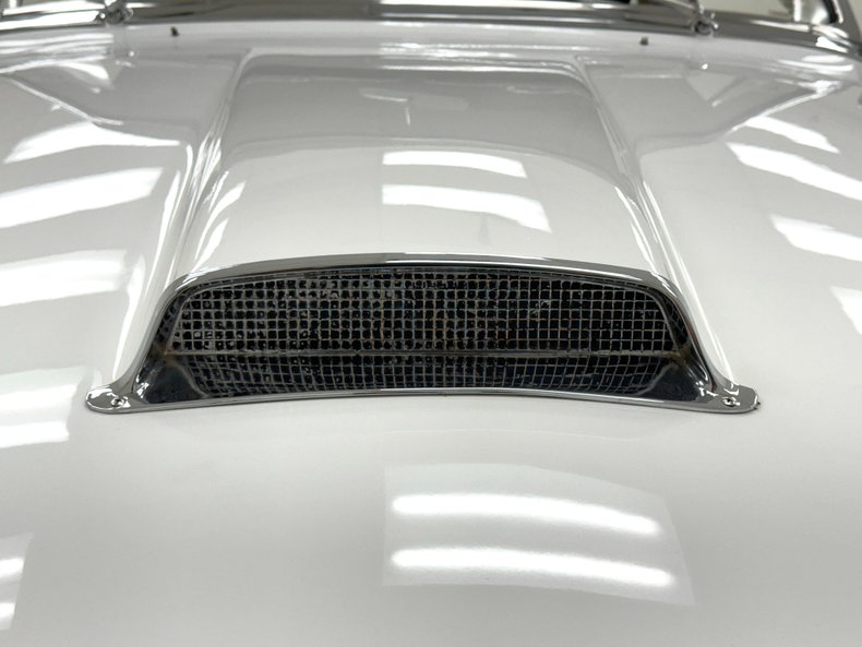Packard-Hawk-1958-Snow-White-Tan-13