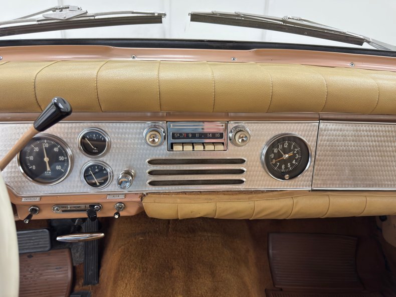 Packard-Hawk-1958-Snow-White-Tan-40
