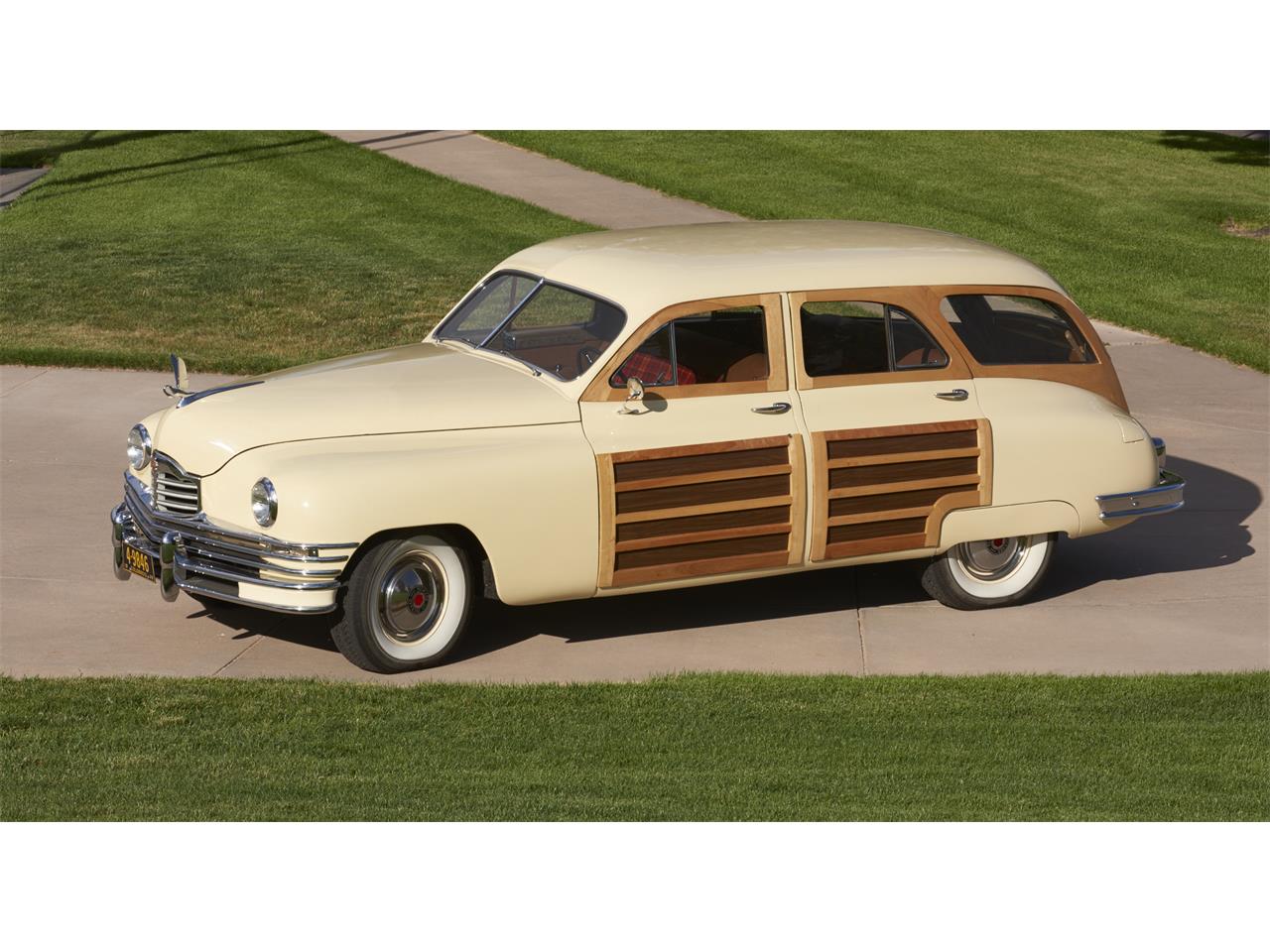 Packard-Woody-wagon-1949-Light-Yellow-Brown-4