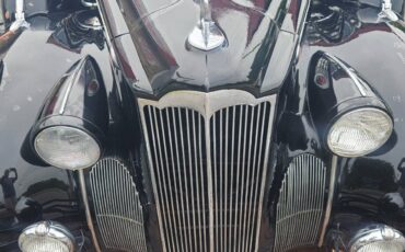 Packard-limousine-1940-1