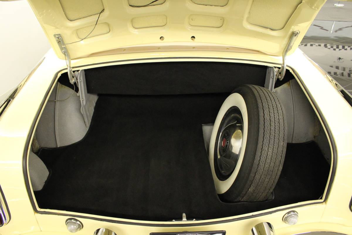 Packard-model-250-1951-yellow-13