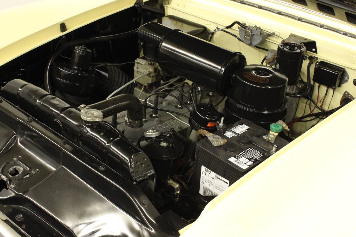 Packard-model-250-1951-yellow-8