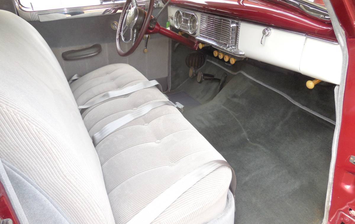 Packard-standard-8-touring-sedan-1949-10