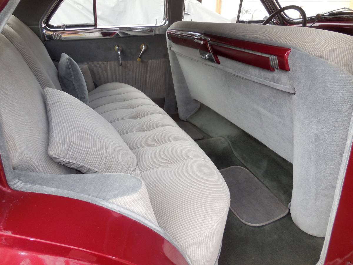 Packard-standard-8-touring-sedan-1949-14