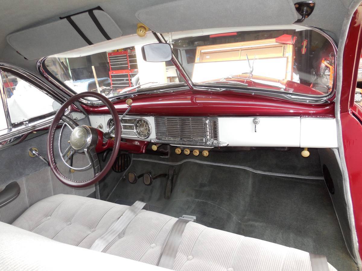 Packard-standard-8-touring-sedan-1949-9