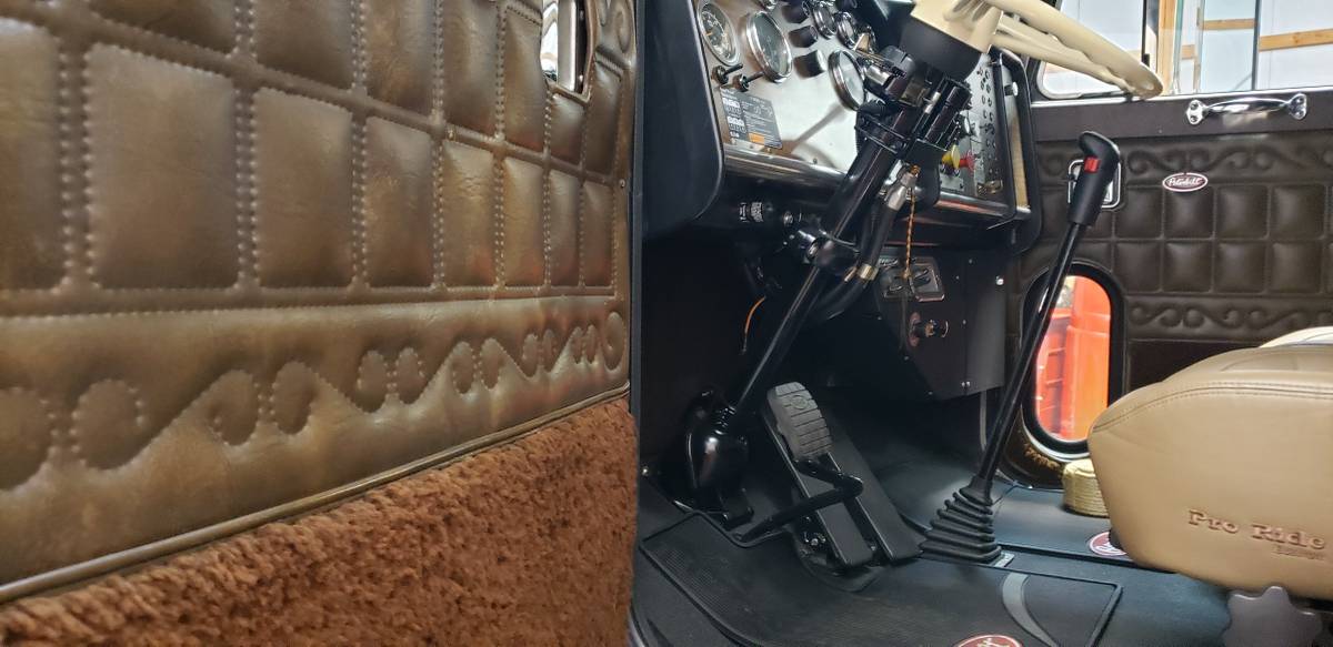 Peterbilt-359-diesel-1984-custom-1
