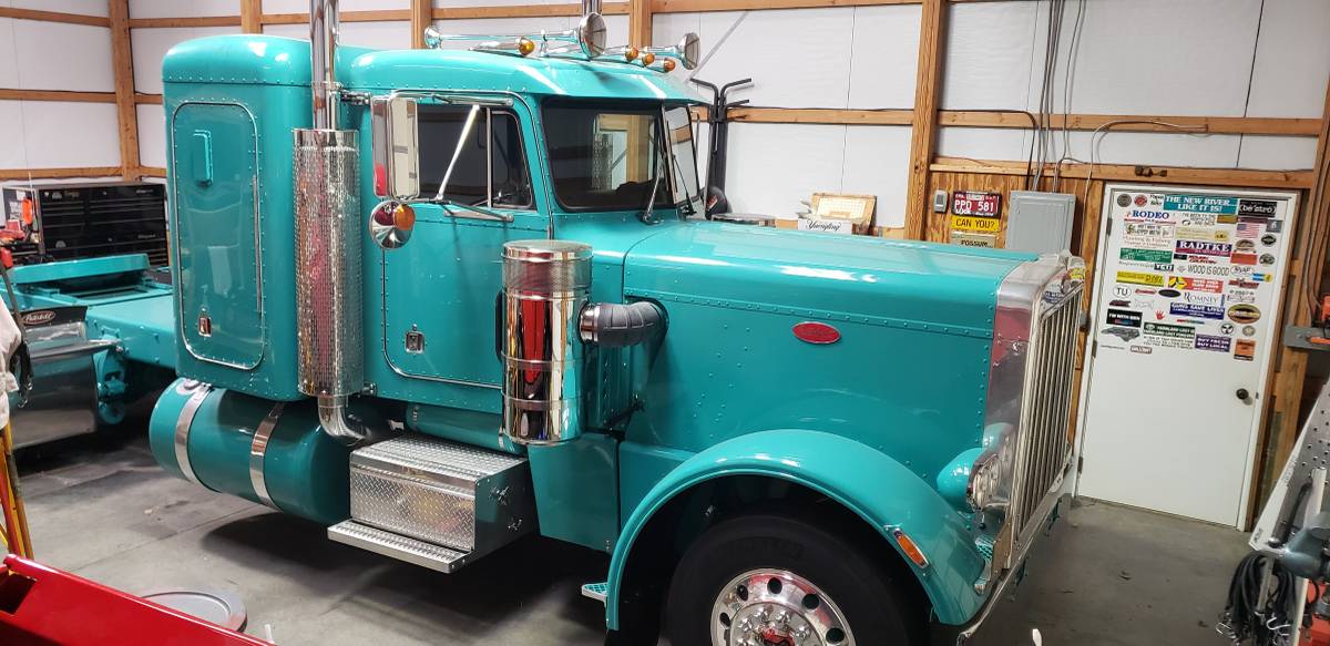 Peterbilt-359-diesel-1984-custom