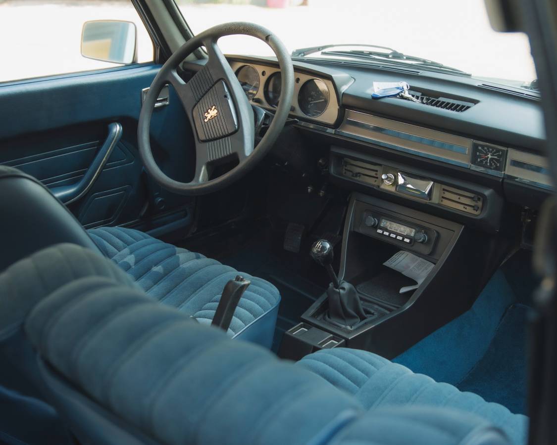 Peugeot-504-1978-21