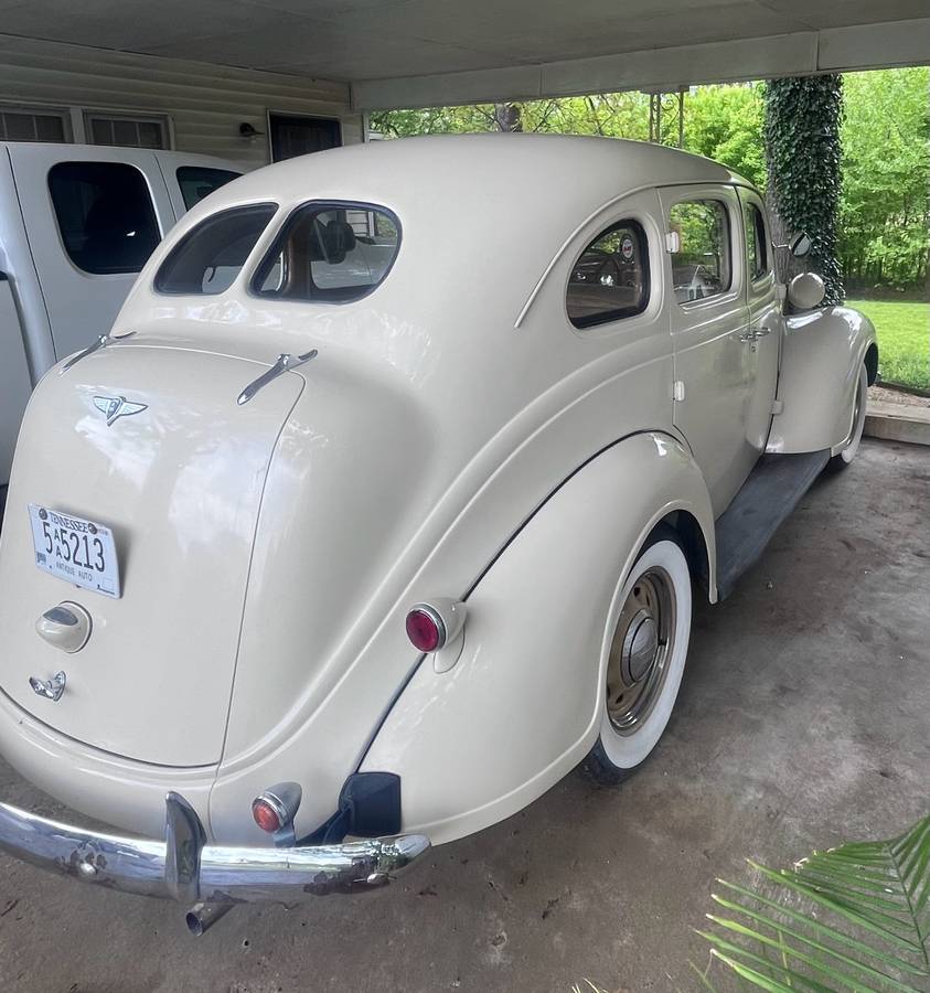 Plymouth-1937-white-3