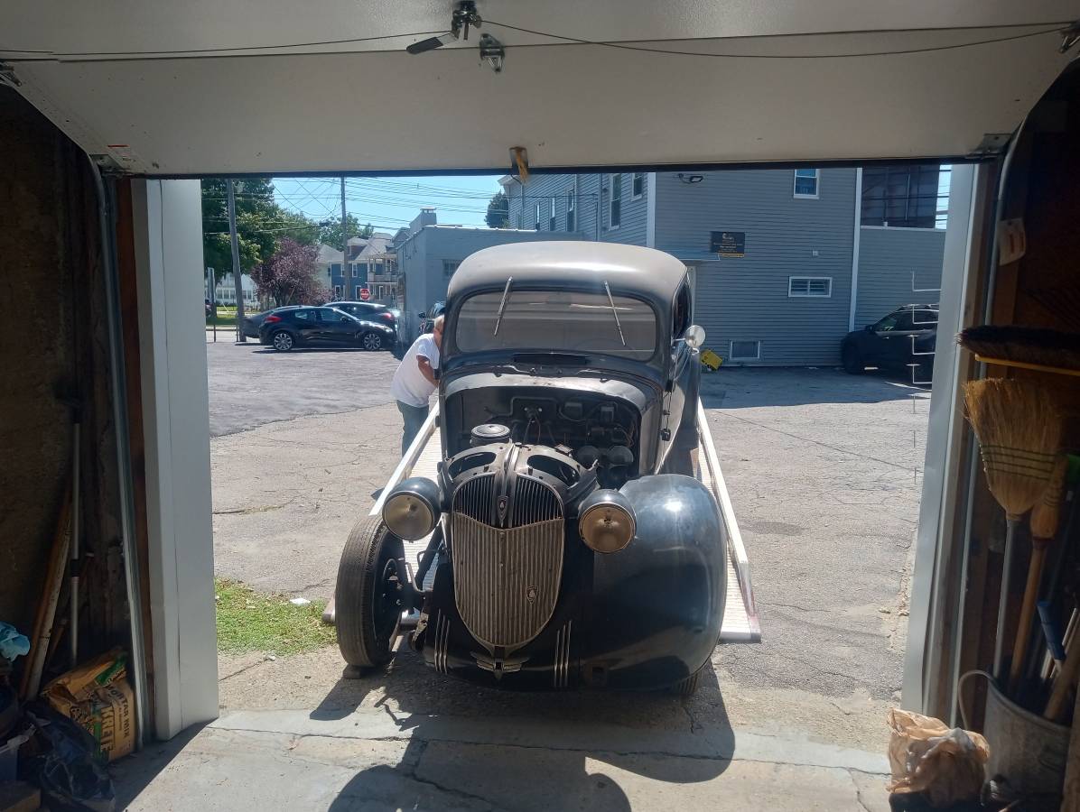 Plymouth-1938-black-12