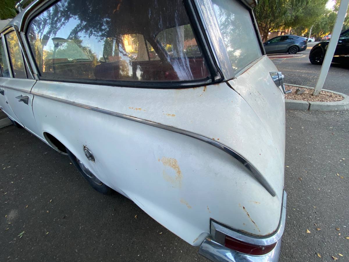 Plymouth-1963-white-7