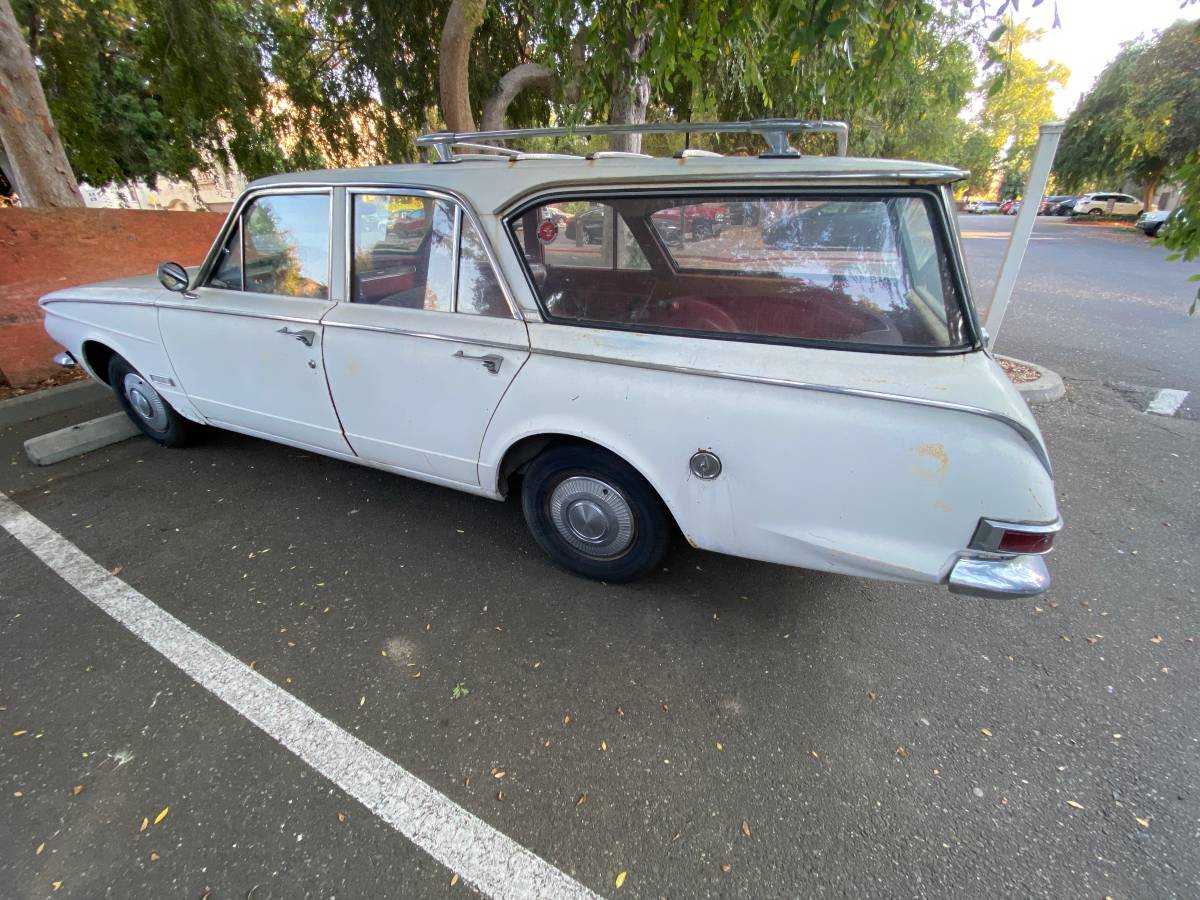 Plymouth-1963-white-9