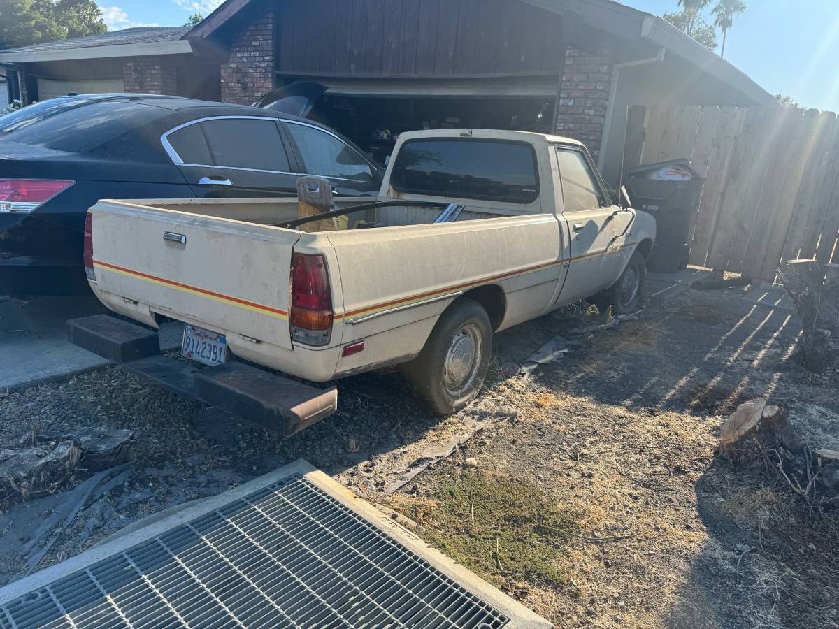 Plymouth-1978-yellow-1