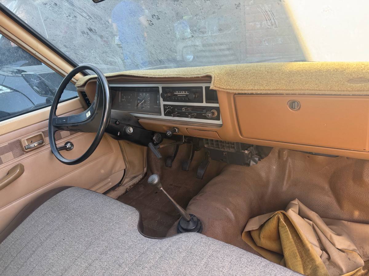 Plymouth-1978-yellow-3