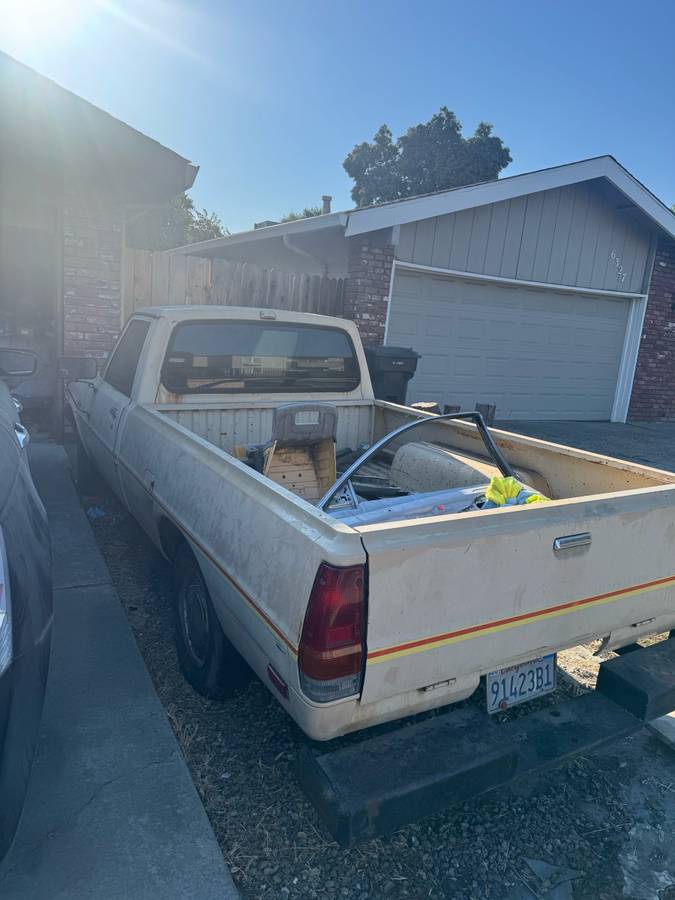 Plymouth-1978-yellow-4