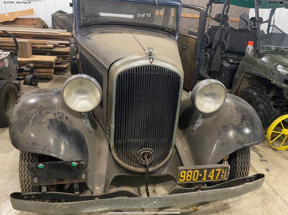 Plymouth-2-door-sedan-1932-black-1