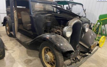 Plymouth-2-door-sedan-1932-black-2
