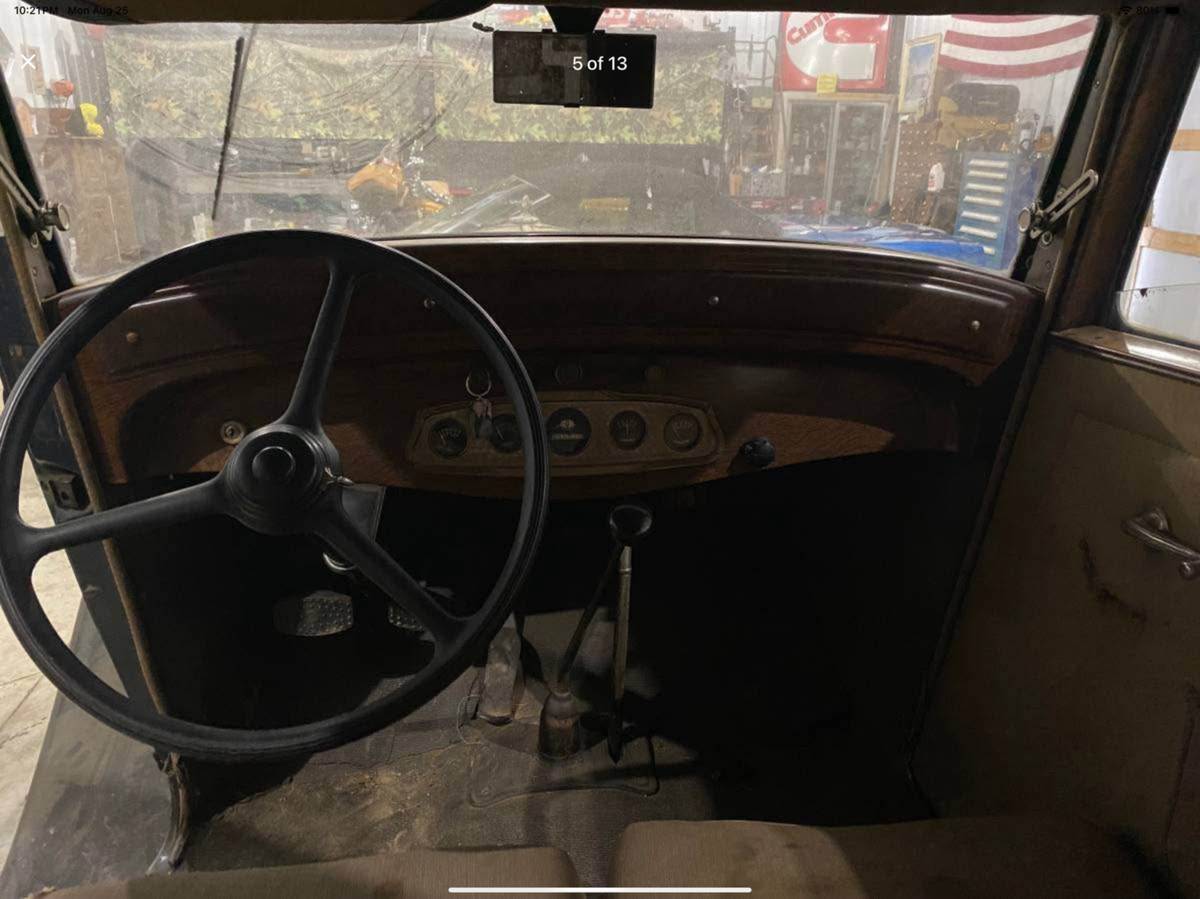 Plymouth-2-door-sedan-1932-black-3