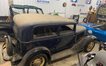 Plymouth-2-door-sedan-1932-black-4