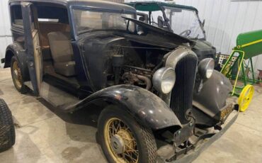 Plymouth-2-door-sedan-1932-black-8