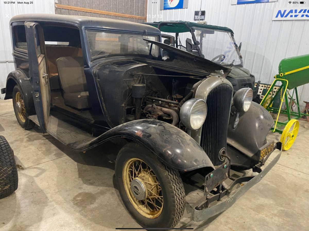 Plymouth-2-door-sedan-1932-black-8