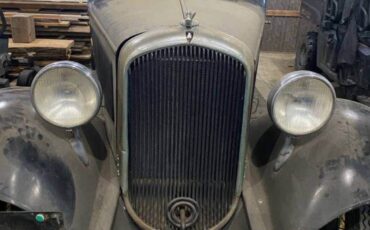 Plymouth-2-door-sedan-1932-black-9