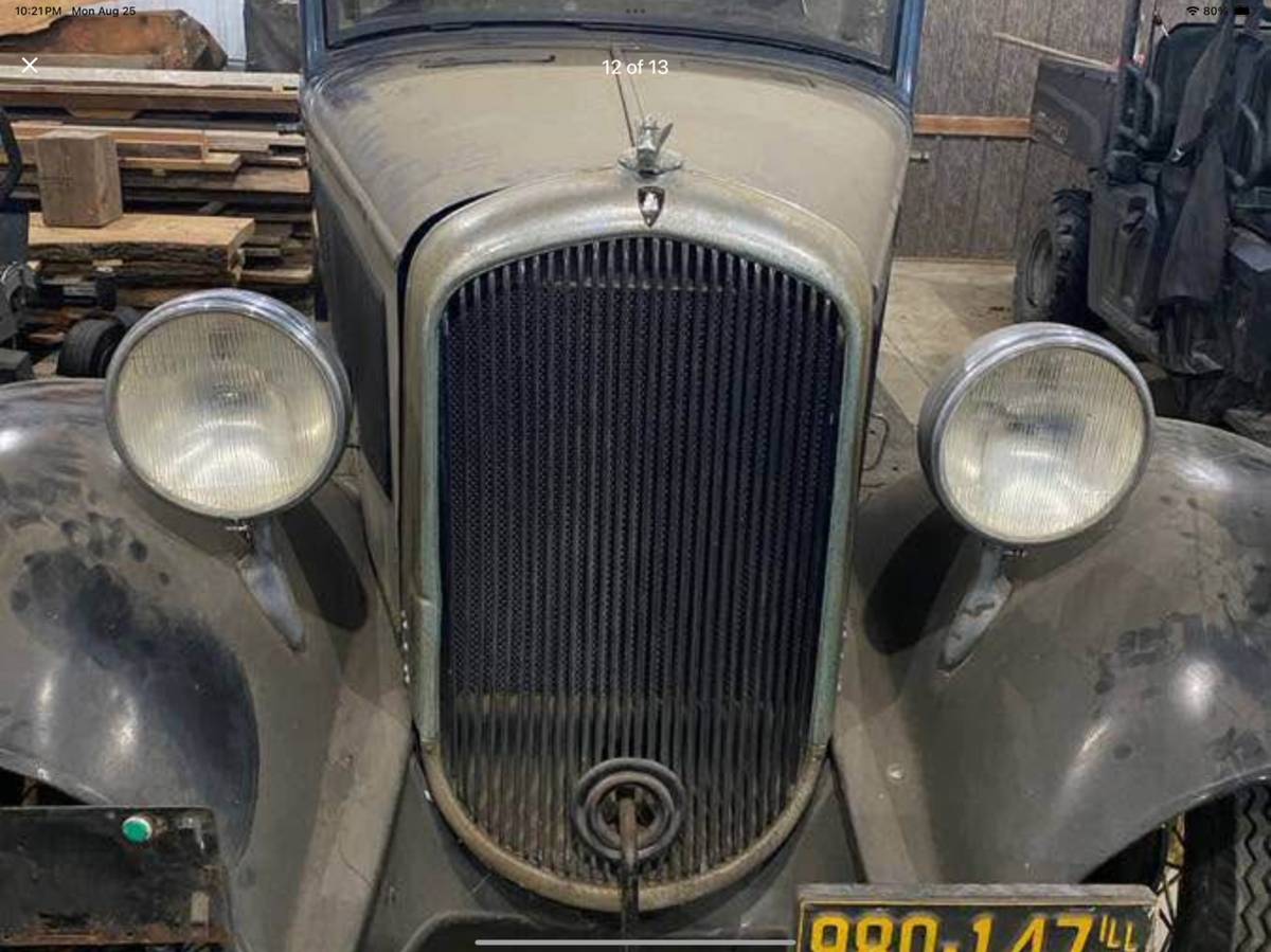 Plymouth-2-door-sedan-1932-black-9